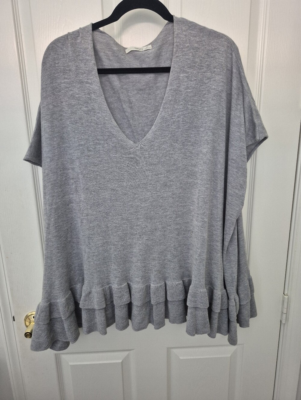 Subtle Luxury Women’s Lightweight V-Neck Ruffle Hem Tumic- Gray. 2x